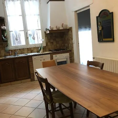Holiday home Maison De 9 Personnes Casteljaloux